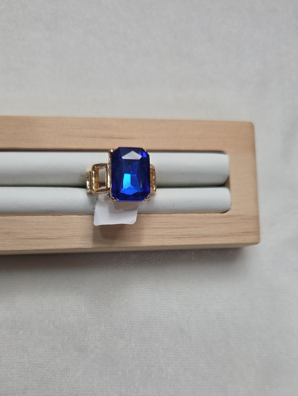 Women's Blue Crystal Ring Gold Tone Band Elegant Rhinestone Crystal Fashion Ring